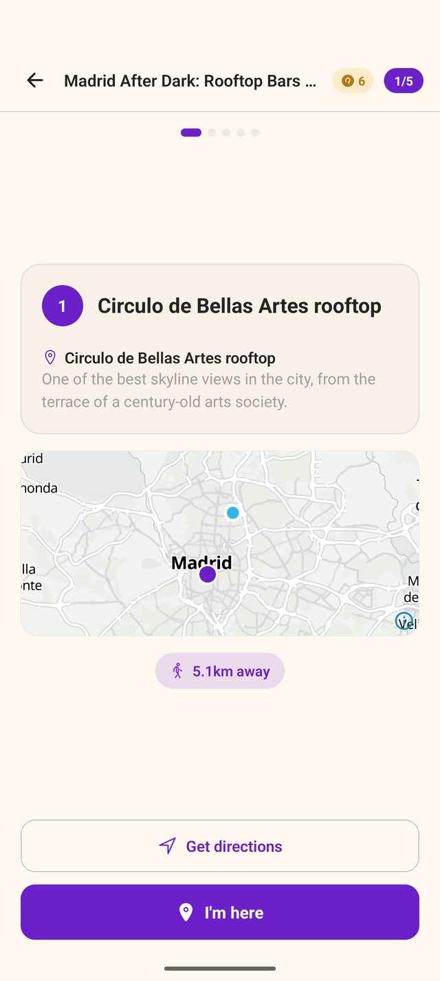 DescubR tour screen showing the first stop, its location on a map and the distance to walk there