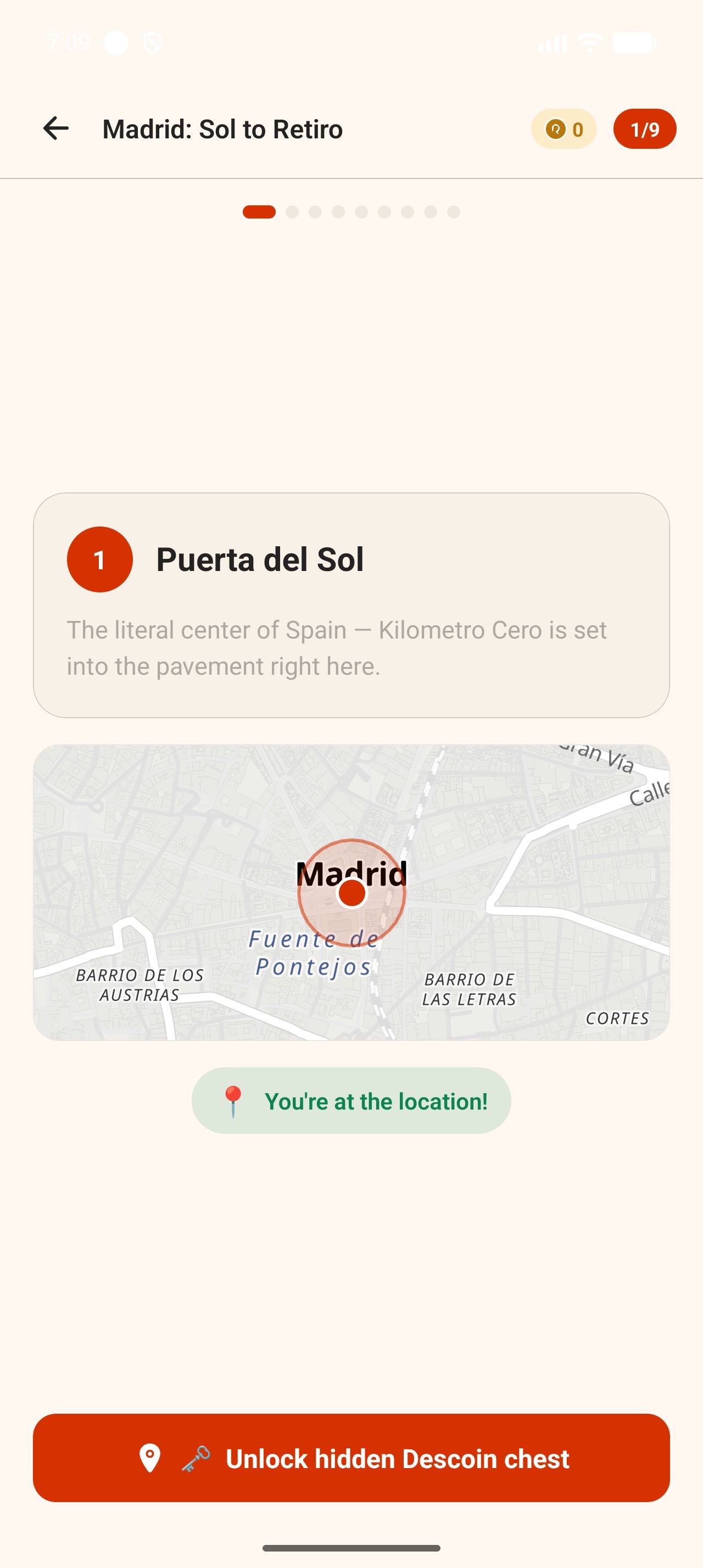 DescubR active tour screen confirming arrival at a stop with a button to unlock the hidden Descoin chest